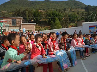 筑夢(mèng)計(jì)劃之唯美電腦教室——唯美L&D陶瓷圓山區(qū)孩子“電腦夢(mèng)”